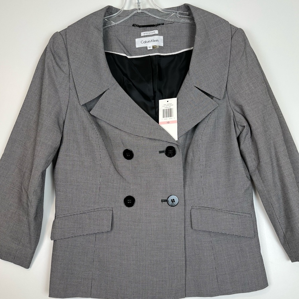 Calvin Klein Stretch Black and White Houndstooth Blazer. Size 10
New with Tag